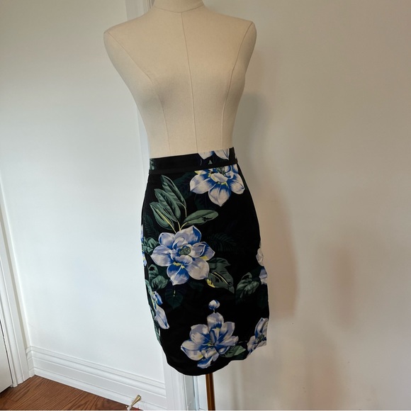 Banana Republic Pencil Skirt Floral Flower Size 0 Fits XS-S Black Green White - Picture 8 of 10